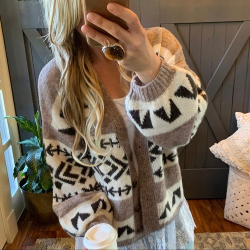 New Cowichan Print Native Knit Cardigan Sweater Button Front V-Neck Jacket